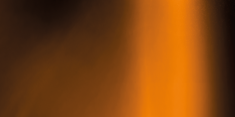 Fond dégradé abstrait aux tons chauds, mélangeant des teintes brun foncé et ambrées, avec un effet lumineux doux.