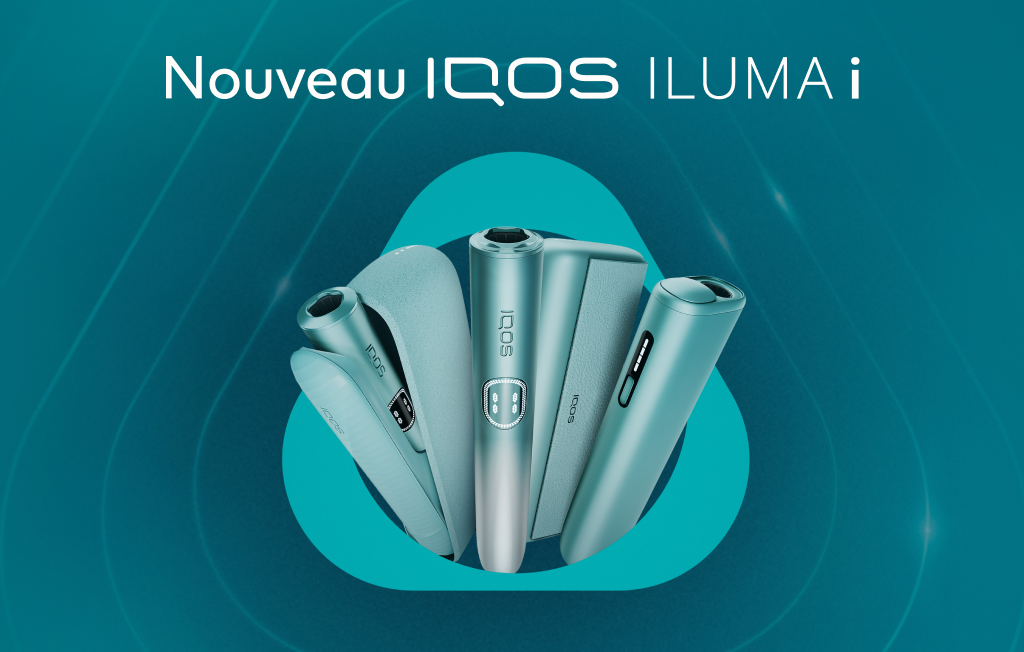 Les appareils IQOS ILUMA i Breeze Blue, IQOS ILUMA i PRIME et IQOS ILUMA i ONE sont présentés à l’intérieur de la clé IQOS, sur un fond turquoise, accompagnés du nouveau logo IQOS ILUMA i.