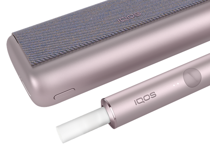 Un appareil IQOS ILUMA PRIME avec un bâtonnet TEREA à l’intérieur. 