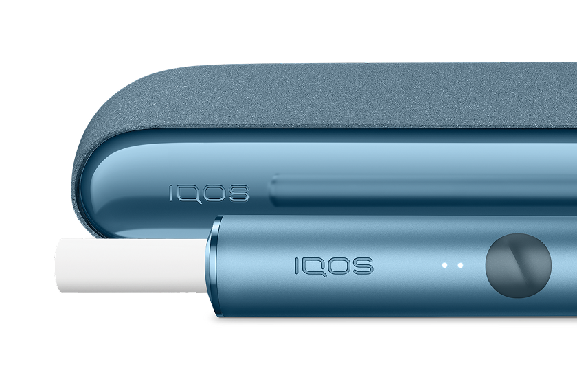 Un appareil IQOS ILUMA avec un bâtonnet TEREA à l'intérieur.