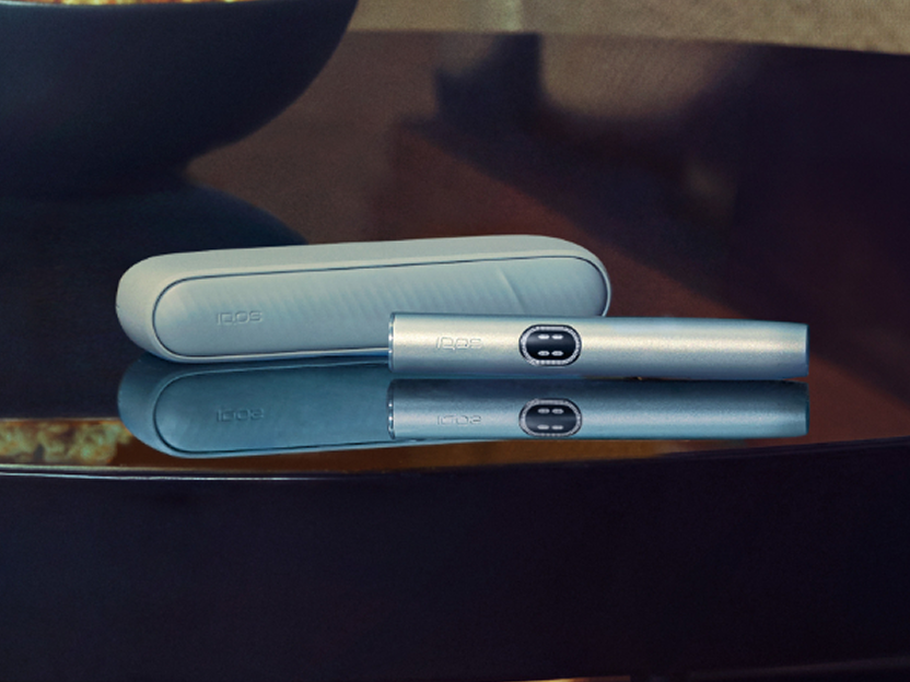 A Breeze Blue IQOS ILUMA i on a table.