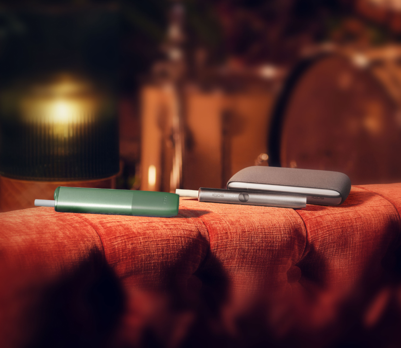 Un appareil IQOS ILUMA et IQOS ILUMA ONE avec des bâtonnets TEREA à l’intérieur.