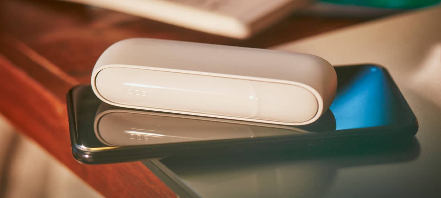 IQOS 3 DUO sur un cellulaire